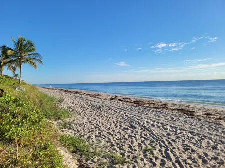 Private Saltwater Pool, Beach Service Perks, Conveniently Located! Dinner on us!