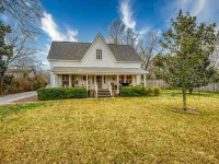 Walk Downtown! Large Pool, Hot tub, Fire pit, Close to EVERYTHING! Hotels in Monroe