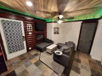 Modern Mountain Cabin Condo w/Steam Shower + Essential Living Design