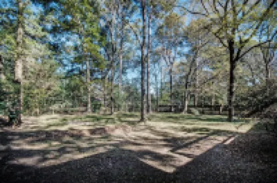 Relax in Shady Oaks Near Hospitals & Dining