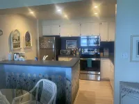 Stunning Views! 2 King Bdrms w Private Bathrooms. Walk to Lake Michigan Beach! Hotel a Glen Arbor