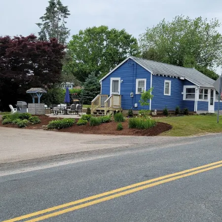 Adorable  Snug Harbor Cozy Cottage,Minutes to the beach(pet friendly)