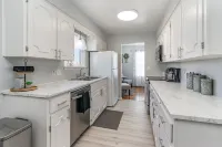 Stylish 3Br, Sofa Sleeper, 2 Living Rooms, Fenced Yard, Located Saginaw Township