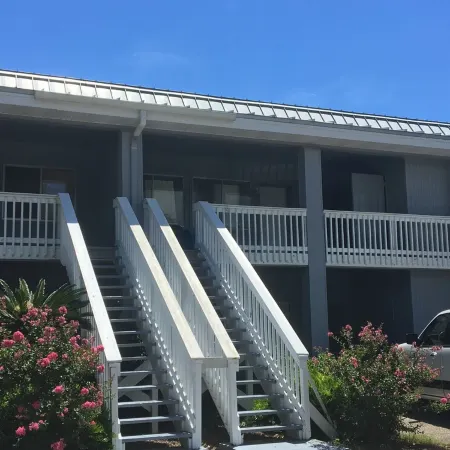 CONDO Water front, bay breeze, fishing paradise and family friendly 2 bedroom