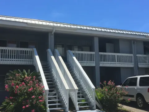 CONDO Water front, bay breeze, fishing paradise and family friendly 2 bedroom