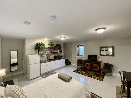 St. Paul Studio Unit - 2 guests