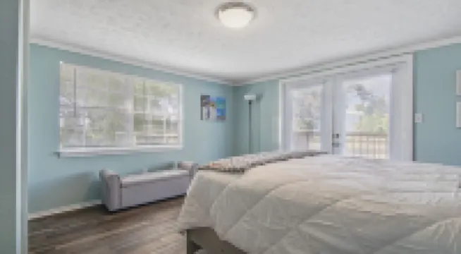 Dog Friendly !! Renovated House in East Panama City, Near Tyndall AFB  & PCB, Hotels in Parker