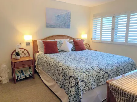 Stunning Oceanfront Kauai Condo for Two! Отели в г. Ваилуа