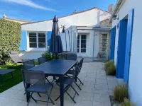 Typical single-storey L-shaped house in the heart of old CHAUCRE