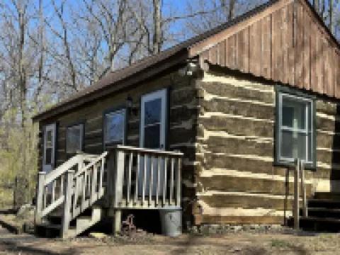 Beautifully Restored Log Cabin in Bluemont, VA