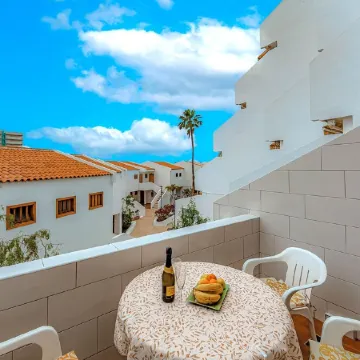 1 bdr apartment with heated pool, close to the beach, Complex Garden City