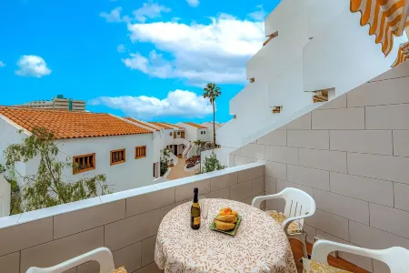 1 bdr apartment with heated pool, close to the beach, Complex Garden City