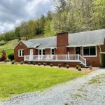 4 houses down from our farm, The Grace Place - king & queen beds