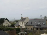 Modern house, quiet, very bright with garden and terraces Hotels in Landéda