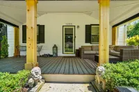 Modern & Cozy 4 bd/3 ba WC convenience!