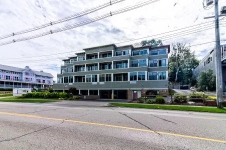 The Best Views of Grand Haven Channel & Lake Michigan from Brezza Di Lago 11