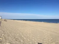 Your Beach "Summer White House": Walk/Bike to Shops, Eats, Beach; 3BR. Sleeps 6.