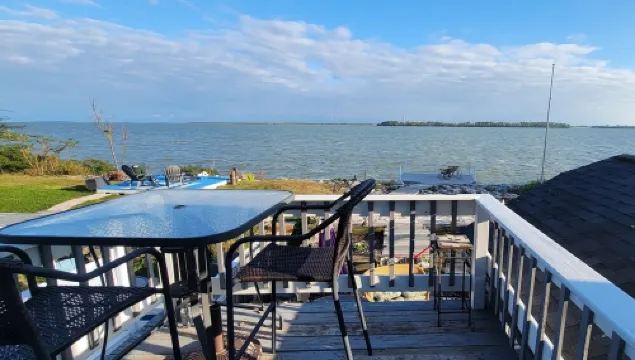 Lakeside Paradise with Priceless Views