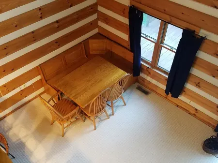 Relaxing Log Cabin Sleeps 6