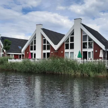 Vacation home with water terrace incl. additional costs - with sauna and fireplace