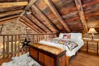 Coco’s Cabin at the Lucky S