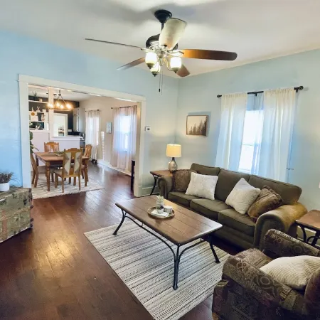Charming & Cozy Craftsman: AC/Heat + Pets Free!