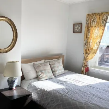 Historic Brownstone Townhouse, 7 beds/3.5 baths, Fenway Boston