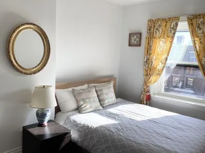 Historic Brownstone Townhouse, 7 beds/3.5 baths, Fenway Boston Hôtels à proximité de : Brookline Booksmith