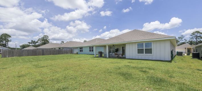 Modern & Cozy ☀ Close to Beach ☀ 4 Bedrooms ☀ 2 Full Baths Hotels in Foley
