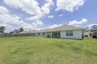 Modern & Cozy ☀ Close to Beach ☀ 4 Bedrooms ☀ 2 Full Baths - 3-Star
