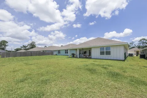 Modern & Cozy ☀ Close to Beach ☀ 4 Bedrooms ☀ 2 Full Baths Hotels in Foley