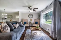 Marietta! Near the Square, Pets & Long stays ok. Entire home