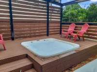 Simply Get-A-Waco - HOT TUB, Sleeps 10+, 5-minute walk to Silos & Downtown Waco!