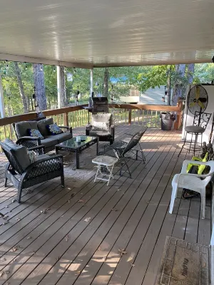 Cozy Lake Eufaula House seconds from White Oak Hotels in Henry County