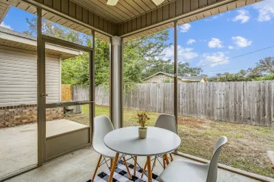 Lovely Town-home in Pensacola - Отели рядом с достопримечательностью «Ministry Village Early Learning Center»