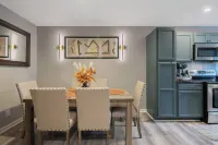 "Escape to Ellis Hideaway: Cozy 2-Bedroom Retreat with 1.5 Baths