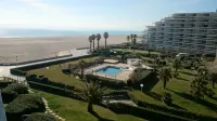 Apartment seafront luxury building Canet Sud, parking and free WIFI