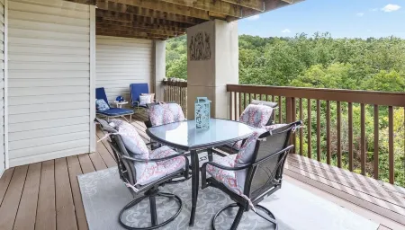 The Cove Walk-in 2BR 2Bath Condo on Table Rock Lake by Silver Dollar City