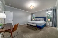 KING Bed•Hot Tub•Game Room•Walk to Dining, Shops & Autzen Hotel dekat KLCC