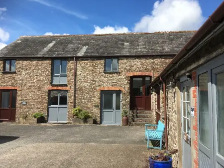 Barn conversion overlooking the golf course to the sea