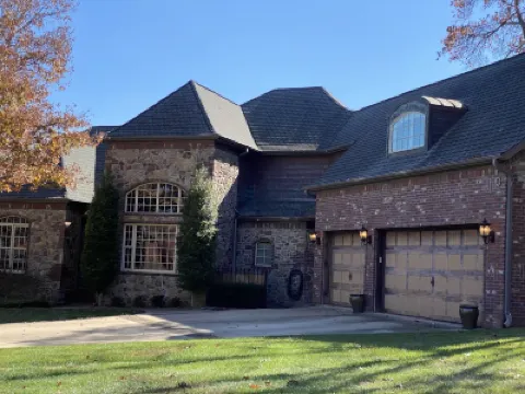 Luxurious & Spacious Bentonville Custom European Home- Remodel-w/Oasis Pool! Hotels in 
