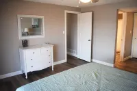 Lake View 5 Bedroom (2 Master Suites) / 4 Bath / Private Dock