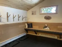 Modern Chalet -AC, hot tub, sauna + pets welcome