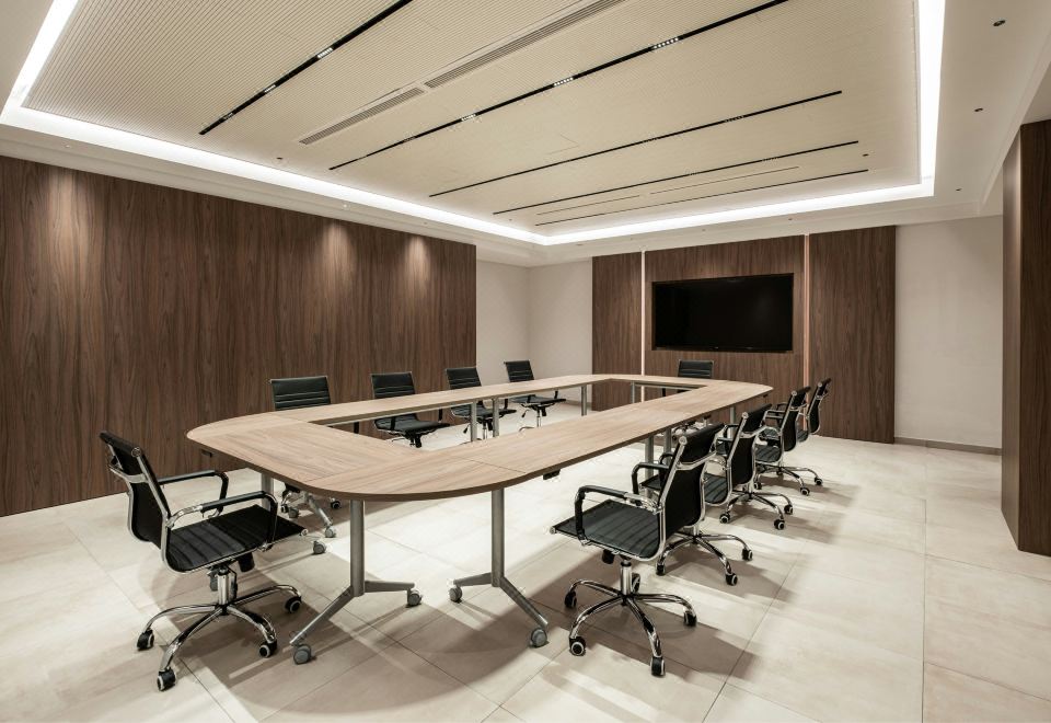 3. AC 호텔 바이..