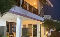 Hotel Ompu Herti Hotel dekat HKBP Pintu Batu Silaen