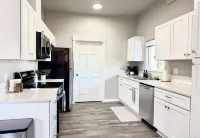 Condo in Quiet Neighborhood, Close to Everything!