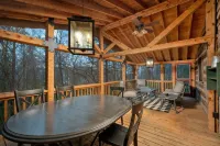 HOT TUB:: KING COMFY BEDS :: Convenient location to Downtown, Campus, West Knox