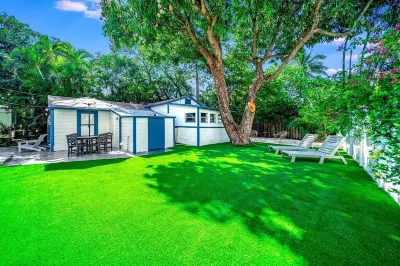 2 BD Historic Delray Beach Cottage walk to the Ave