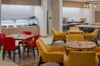 Hilton Garden Inn Tacoma Downtown - breakfast
