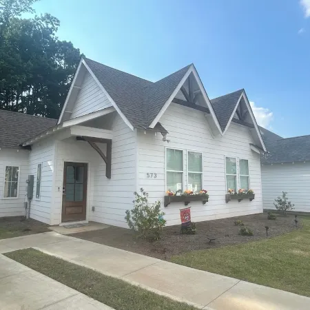 Welcome to ODE to Aubie! Full House 3 Bedroom - 1.4 m to the Stadium!